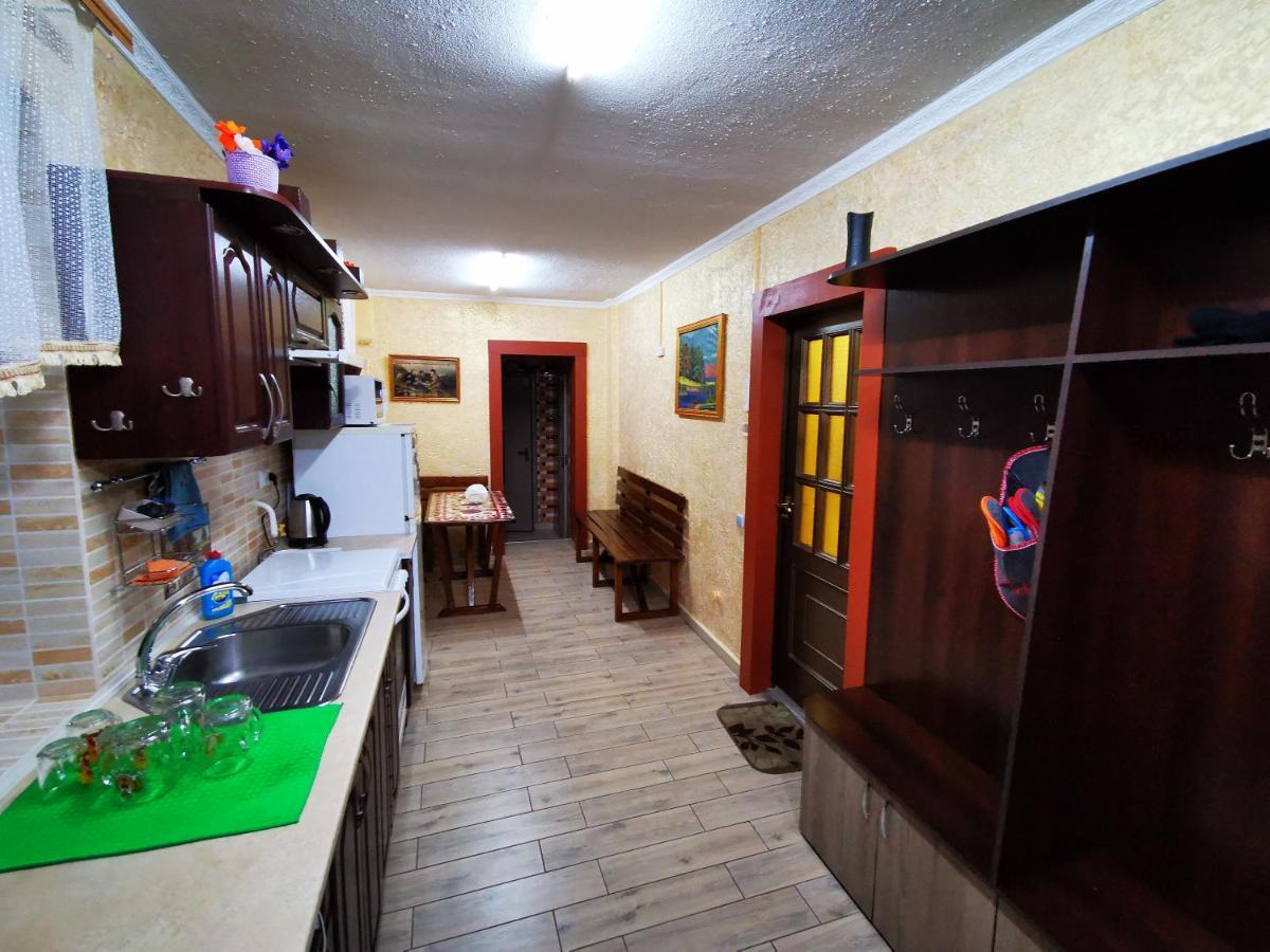Міні Квартал Hotell Yahotyn Eksteriør bilde