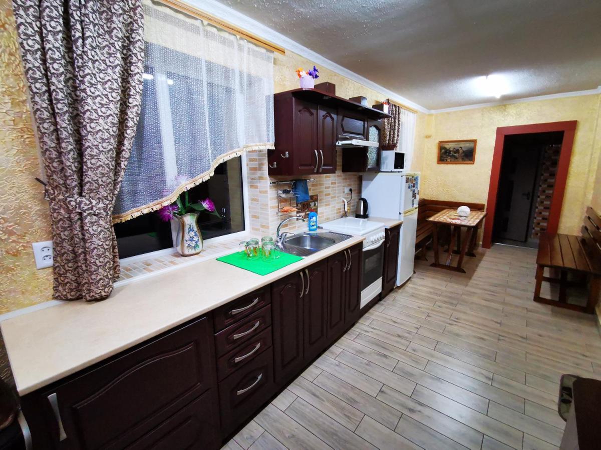 Міні Квартал Hotell Yahotyn Eksteriør bilde