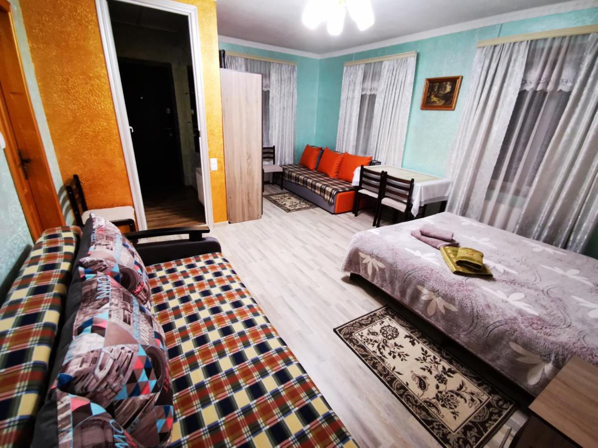 Міні Квартал Hotell Yahotyn Eksteriør bilde