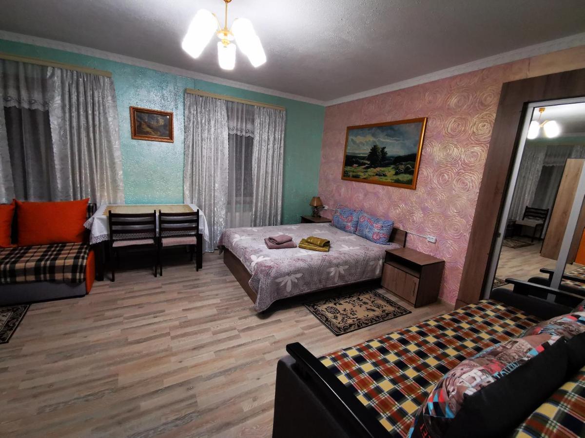 Міні Квартал Hotell Yahotyn Eksteriør bilde