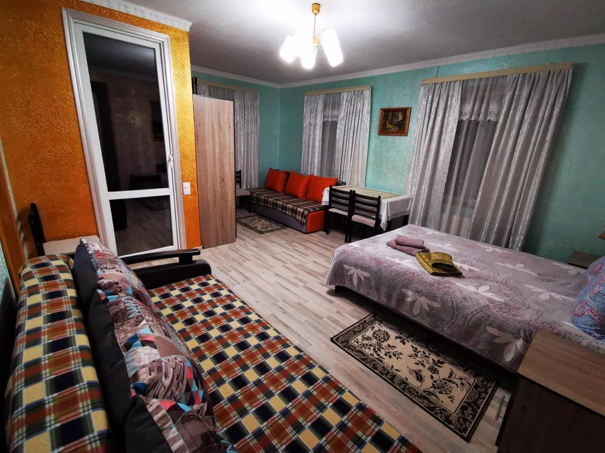 Міні Квартал Hotell Yahotyn Eksteriør bilde